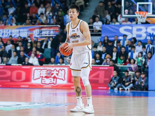 屋漏偏逢連夜雨！張鎮(zhèn)麟7中1僅得2分2板4助 末節(jié)受傷離場